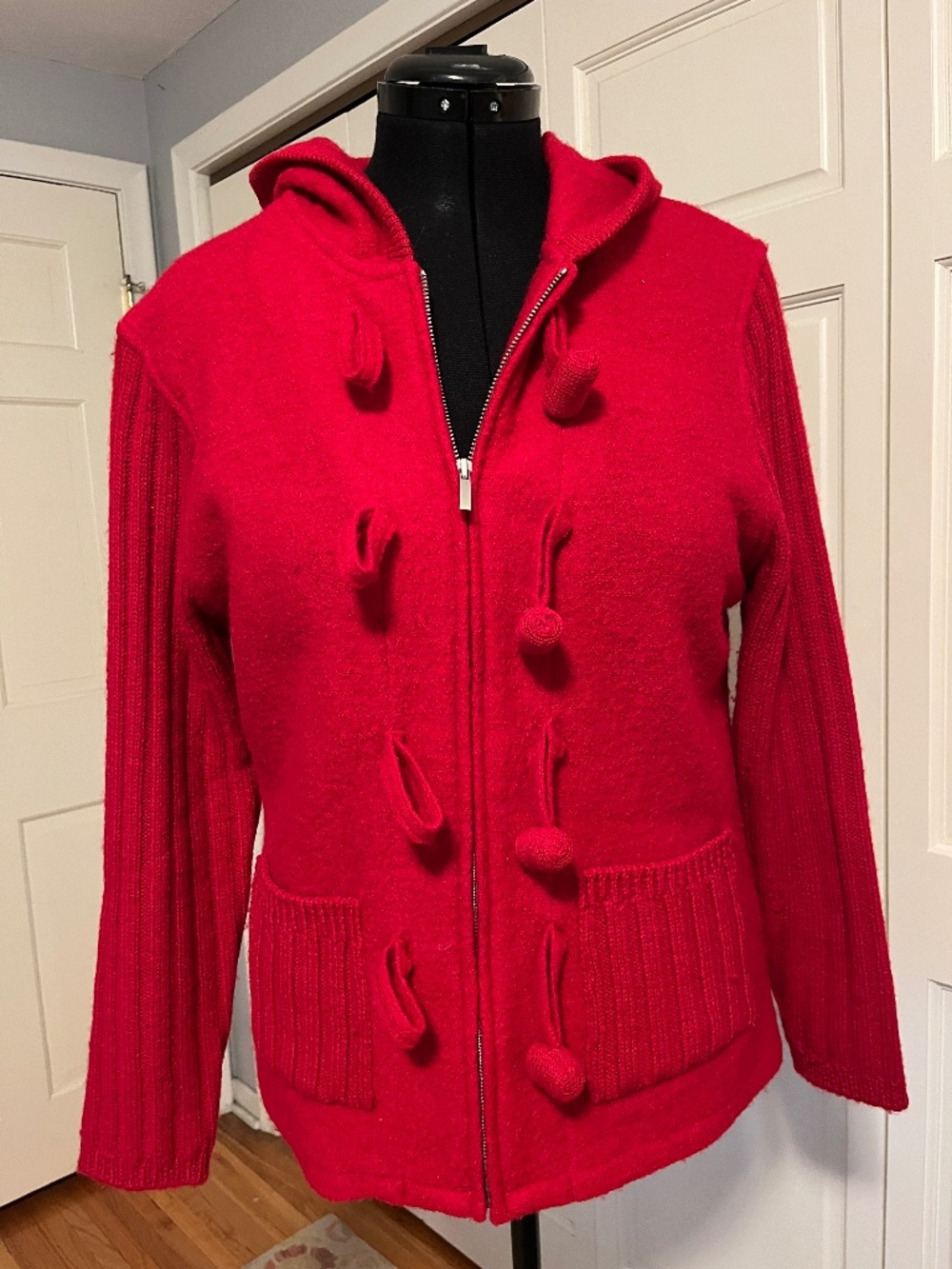 Coldwater Creek Red Zippered Hooded Sweater Jacket 100% WOOL toggles Size L EU